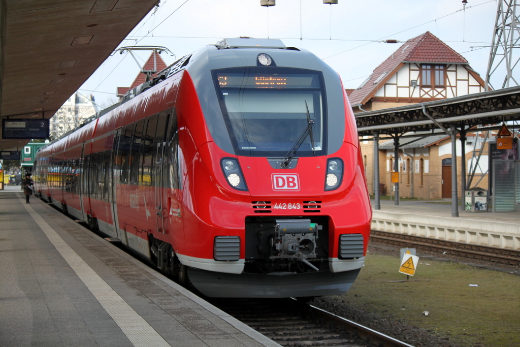 442 843-9 als S 3 von Warnemnde nach Gstrow kurz vor der Ausfahrt in Warnemnde.14.02.2014