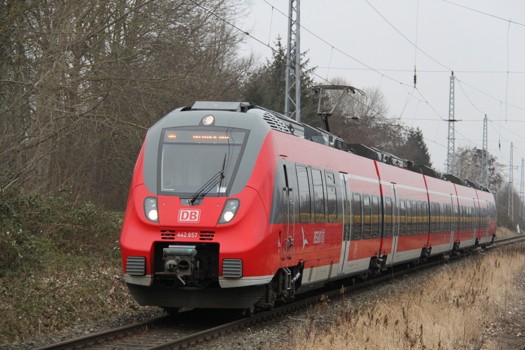 442 857 als S2(Warnemünde-Rostock)bei der Einfahrt im Haltepunkt Rostock-Bramow.12.02.2017