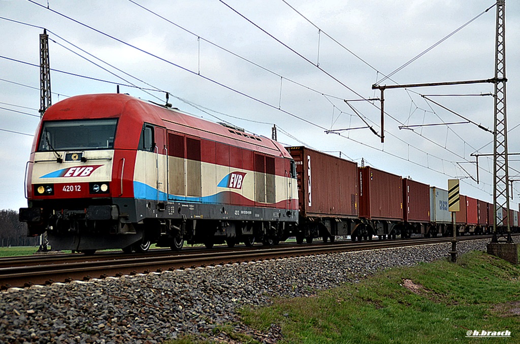 45012 der EVB zog am 08.04.15,einen containerzug durch dedensen/gümmer