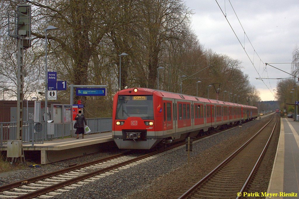 474 113 + 474 126 als S3 nach Stade am 07.04.2015 in Neukloster (Kreis Stade)