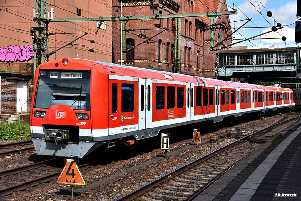 474 144-3 und 474 142-7 waren beim wenden,im bf hh-harburg,28.07.16