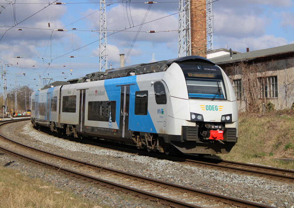 4746 803 als RE9(Sassnitz-Rostock)bei der Einfahrt im Rostocker Hbf.03.04.2022