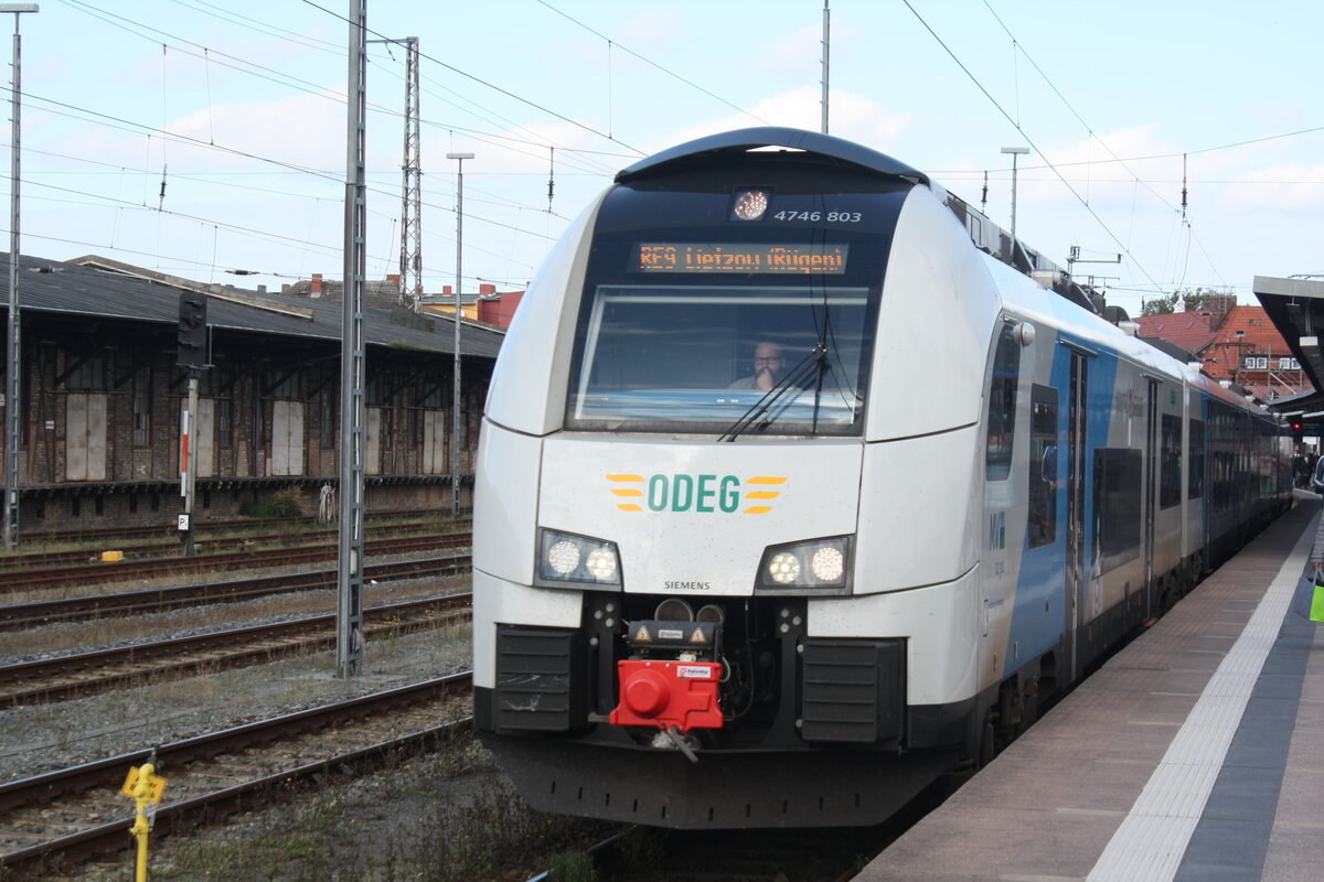 4746 803/303 im Bahnhof Stralsund Hbf am 20.9.21