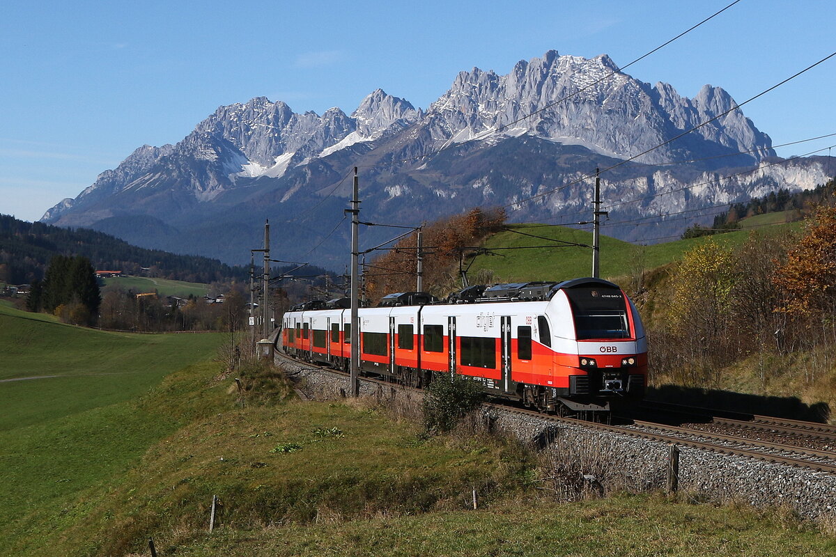 4748 045 aus St. Johann kommend am 5. November 2025 bei Fieberbrunn.