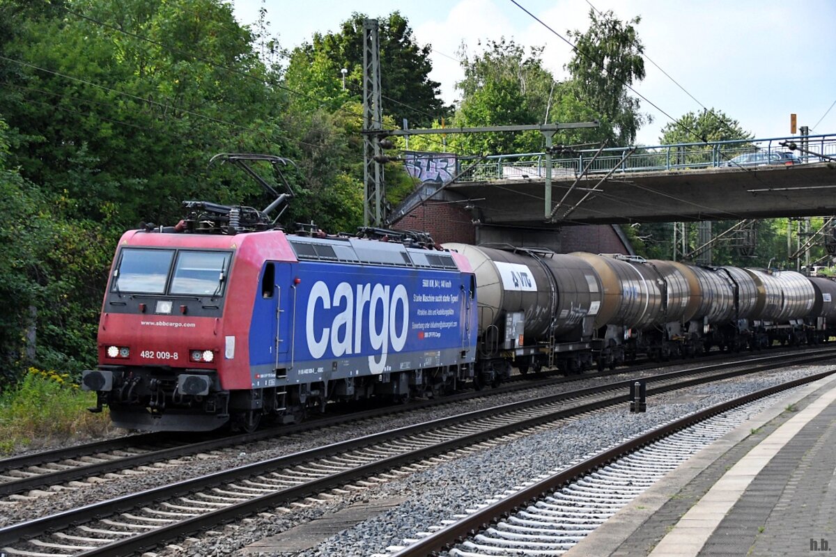 482 009-8 fuhr mit einen tankzug durch hh-harburg,18.08.22