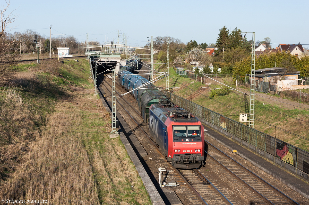 482 034-6 SBB Cargo für HSL Logistik GmbH mit einem Getreidezug in Stendal und fuhr weiter in Richtung Wolfsburg. 21.04.2015