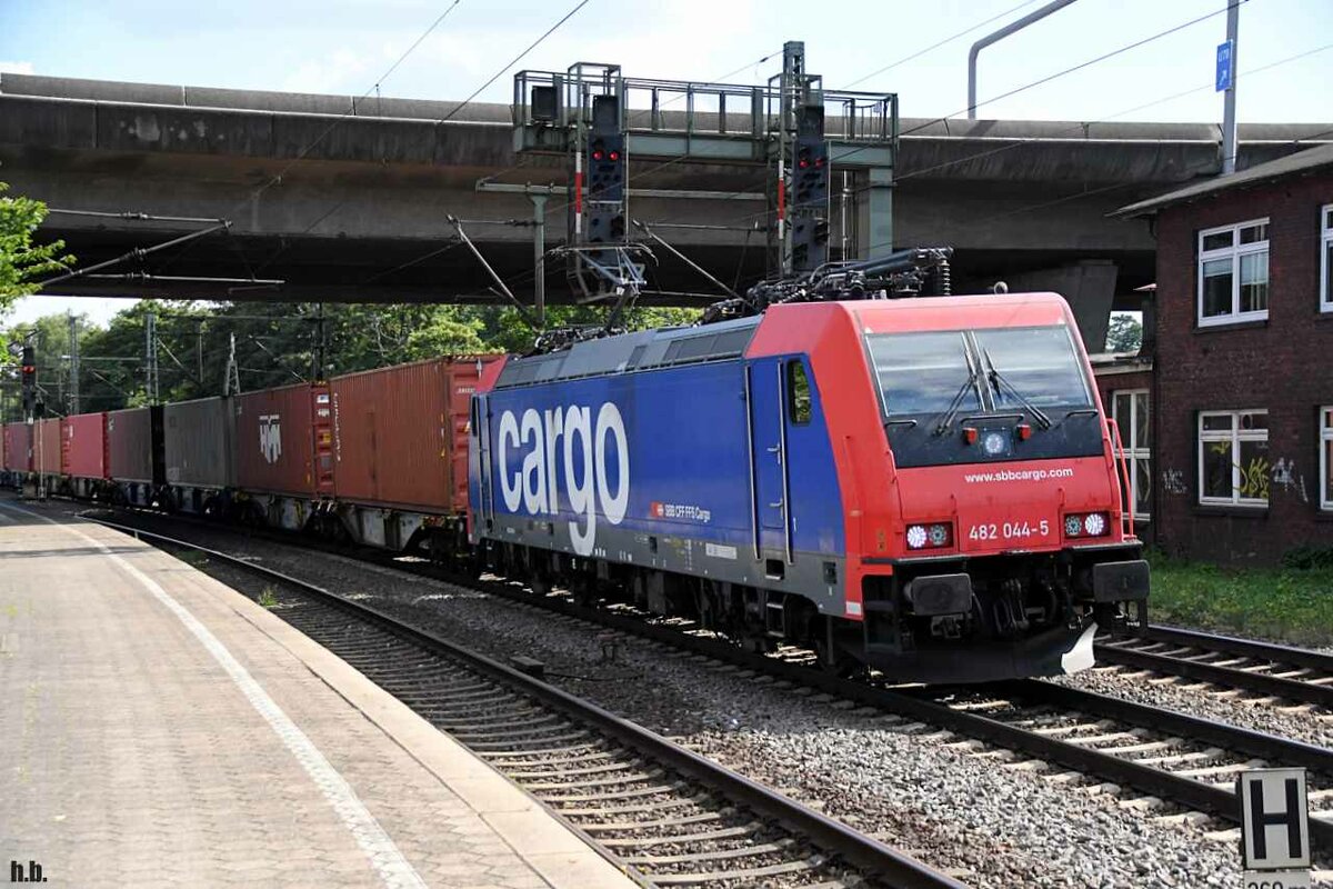 482 044-5 zog einen containerzug durch hh-harburg,31.08.21