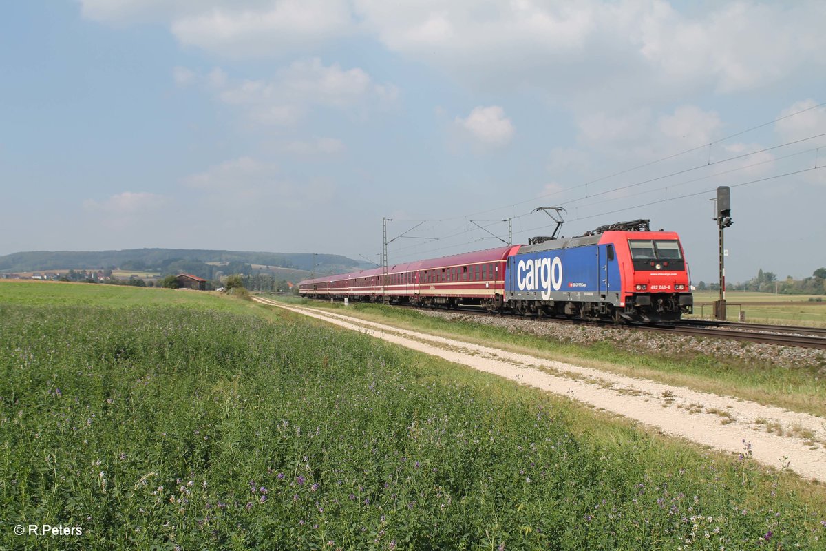 482 048-6 zieht den Oktoberfestsonderzug Dbz 1111 Münster - München bei Wettersheim kurz vor Treuchtlingen. 24.09.16