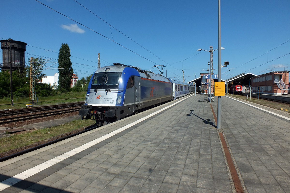 5 370 009 von PKP IC verlässt am 30.5.14 mit einem EC nach Warschau Frankfurt.