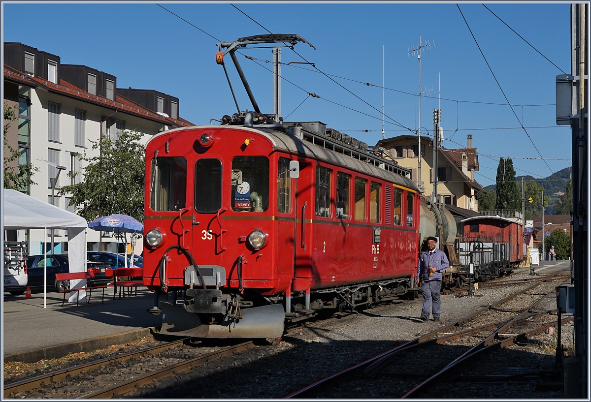 50 Jahre Blonay Chamby - MEGA BERNINA FESTIVAL: Der RhB Berninabahn ABe 4/4 I N° 35 beim rangieren mit Güterwagen in Blonay.
9. Sept. 2018