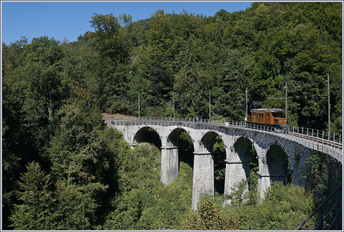 50 Jahre Blonay Chamby - MEGA BERNINA FESTIVAL: Das RhB Bernina Krokodil Ge 4/4 182 auf dem schönen aber sehr baufälligen Baie de Clarens Viadukt.
9. Sept. 2018