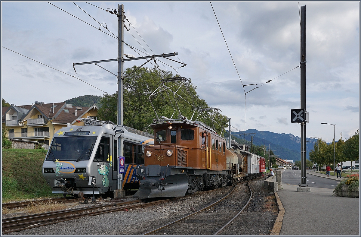 50 Jahre Blonay Chamby - MEGA BERNINA FESTIVAL: das RhB Bernina Bahn Krokodil als Gastlok bei der BC erreicht hier mit einem GmP Blonay.
9. Sept. 2018