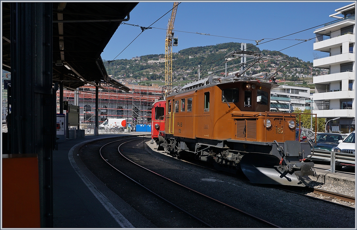 50 Jahre Blonay Chamby - MEGA BERNINA FESTIVAL: das RhB Bernina Bahn Krokodil als Gastlok bei der BC und der Bernina Bahn ABe 4/4 35 rangieren in Vevey.
 9. Sept. 2018