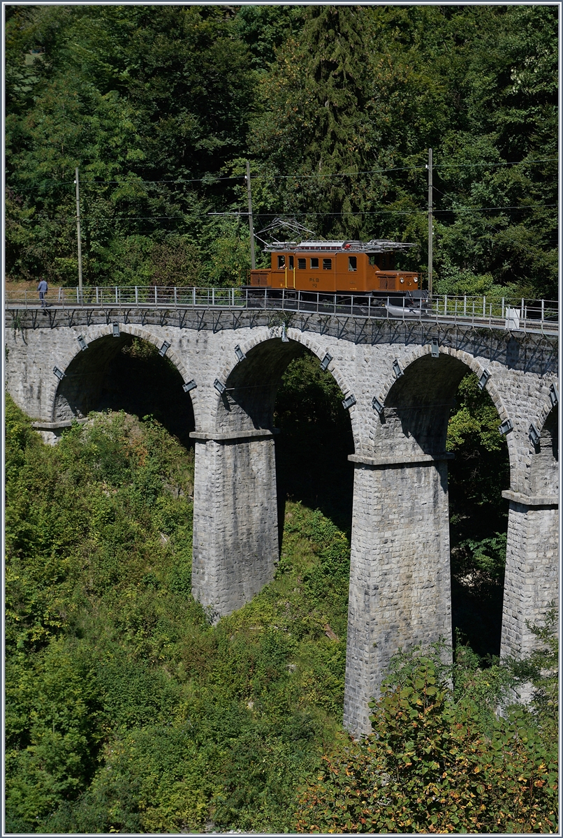 50 Jahre Blonay Chamby - MEGA BERNINA FESTIVAL: das RhB Bernina Bahn Krokodil als Gastlok bei der BC auf dem Baie de Clarnes Viadukt.
9. Sept. 2018