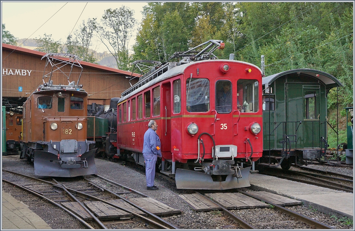 50 Jahre Blonay Chamby - MEGA BERNINA FESTIVAL: der erste Zug für das MEGA BERNINA FESTIVAL wird in Chaulin formiert. 

8. Sept. 2018 