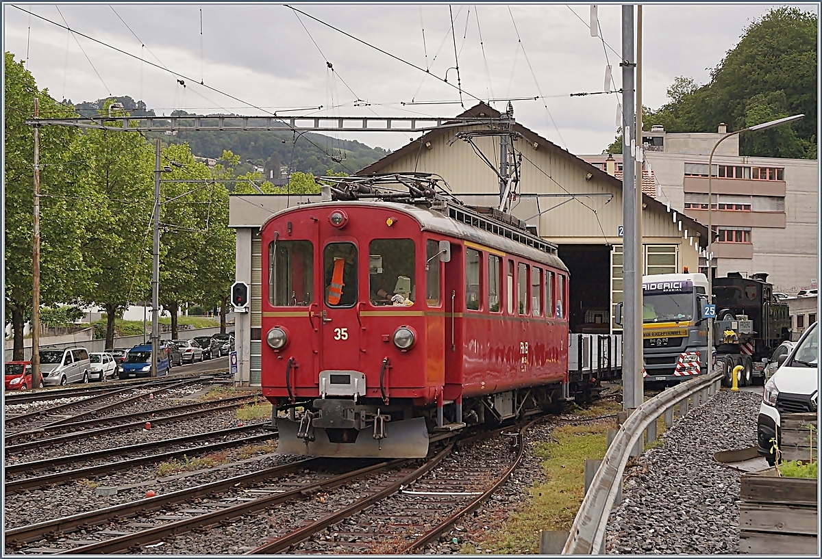 50 Jahre Blonay - Chamby; Mega Steam Festival: Der Rhb ABe 4/4 35 der Blonay Chamby Bahn brachte die Gastlok HG 3/4 N° 4 der FO (Dampfbahn Furka Bergstrecke) nach Vevey, und leitet eigentlich schon zum nächsten Höhepunkt im Juliläumsjahr über: Bernina Festival bei der B-C...
28. Mai 2018
