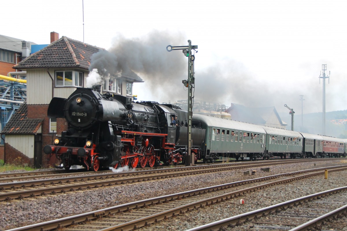 52 1360 bei der Durchfahrt durch Oker