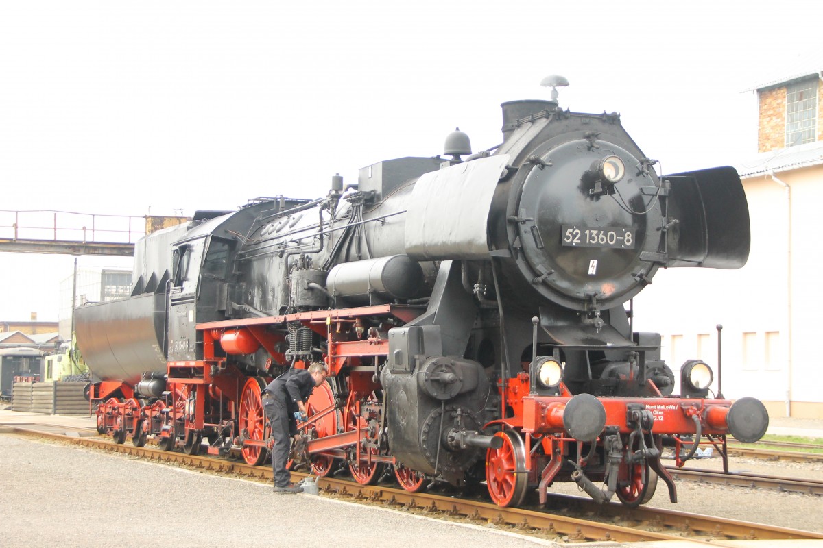 52 1360 beim Abschmieren in Klostermannsfeld.