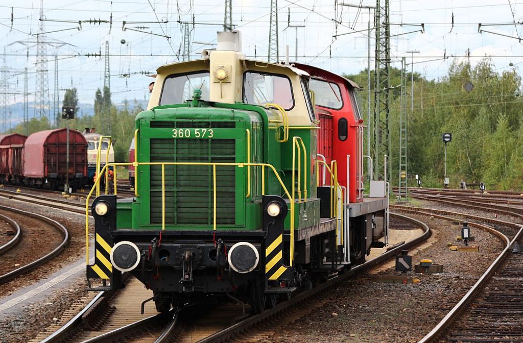 5.Lok: Gastlok D6 360 573-0 der BEG(Brohltal Eisenbahn Gesellschaft),Bj 1960 Krupp, 478kW, 60km/h. Koblent-Lützel 29.09.12