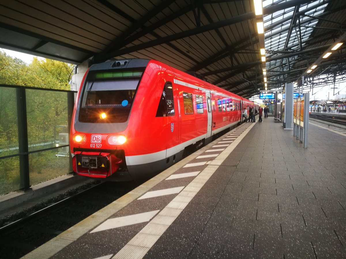 612 027/527 mit ziel Altenburg im Bahnhof Erfurt Hbf am 24.10.18