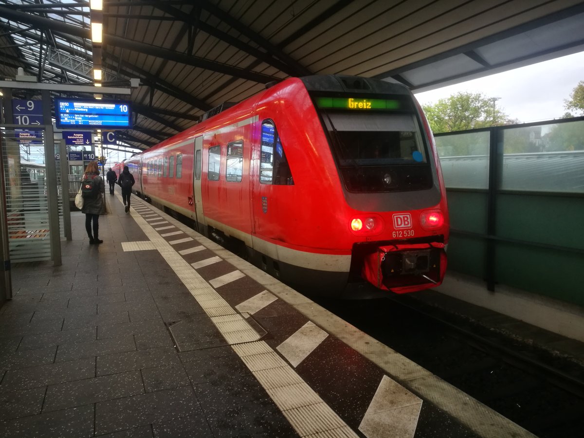 612 030/530 mit ziel Greiz im Bahnhof Erfurt Hbf am 24.10.18