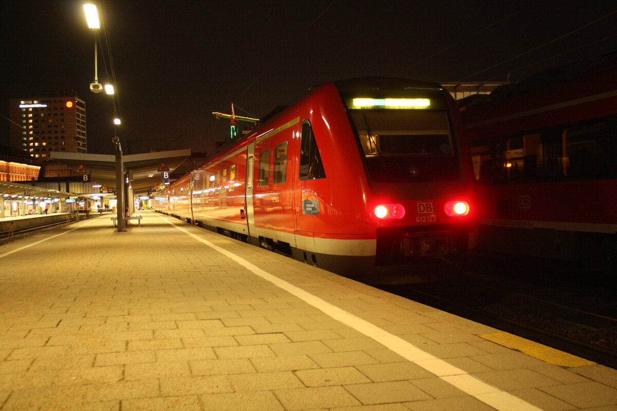 612 123/623 mit 612 XXX/XXX im Bahnhof Mnchen Hbf am 24.3.21