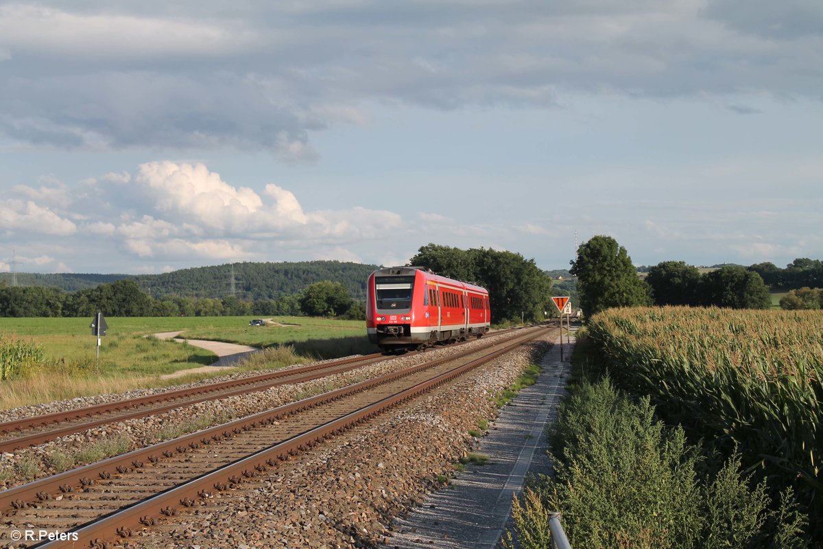 612 166 zieht als RE 3698 Regensburg - Hof bei Zeitlarn gen Norden. 19.08.17