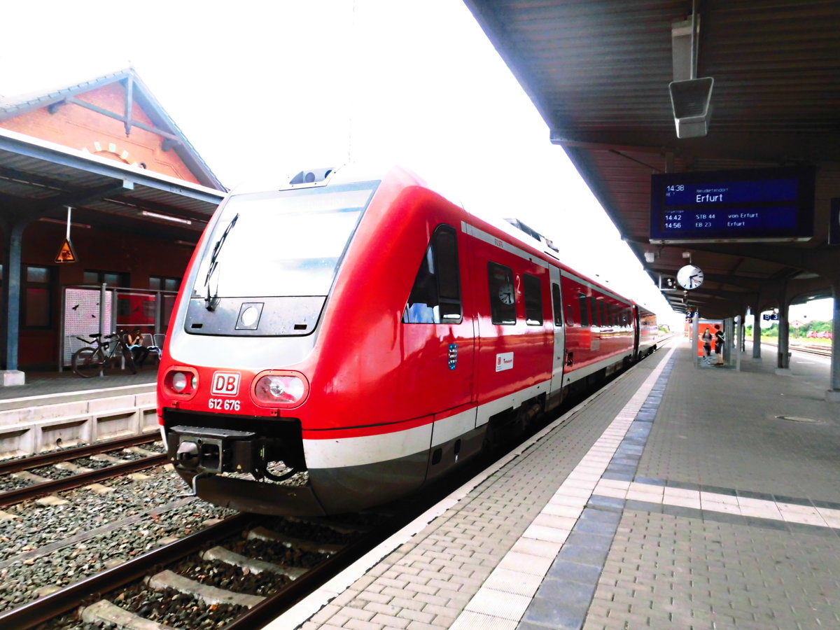 612 176 / 676 mit ziel Erfurt Hbf im Bahnhof Arnstadt Hbf am 2.8.17