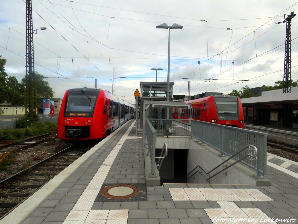 622 030 / 530 und 425 121 / 621 im Bahnhof Frankenthal Hbf am 2.6.16