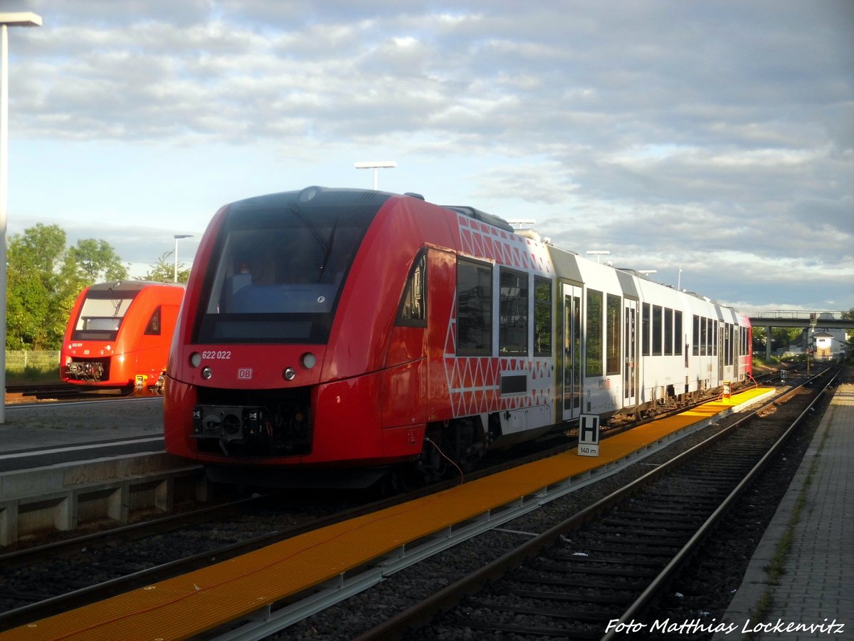 622 037 / 537 und 622 022 / 522 im Bahnhof Grnstadt am 31.5.16