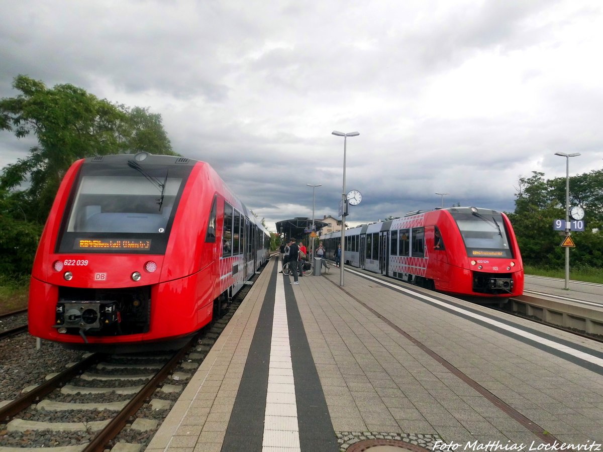 622 039 / 539 und 622 029 / 529 im Bahnhof Freinsheim am 31.5.16