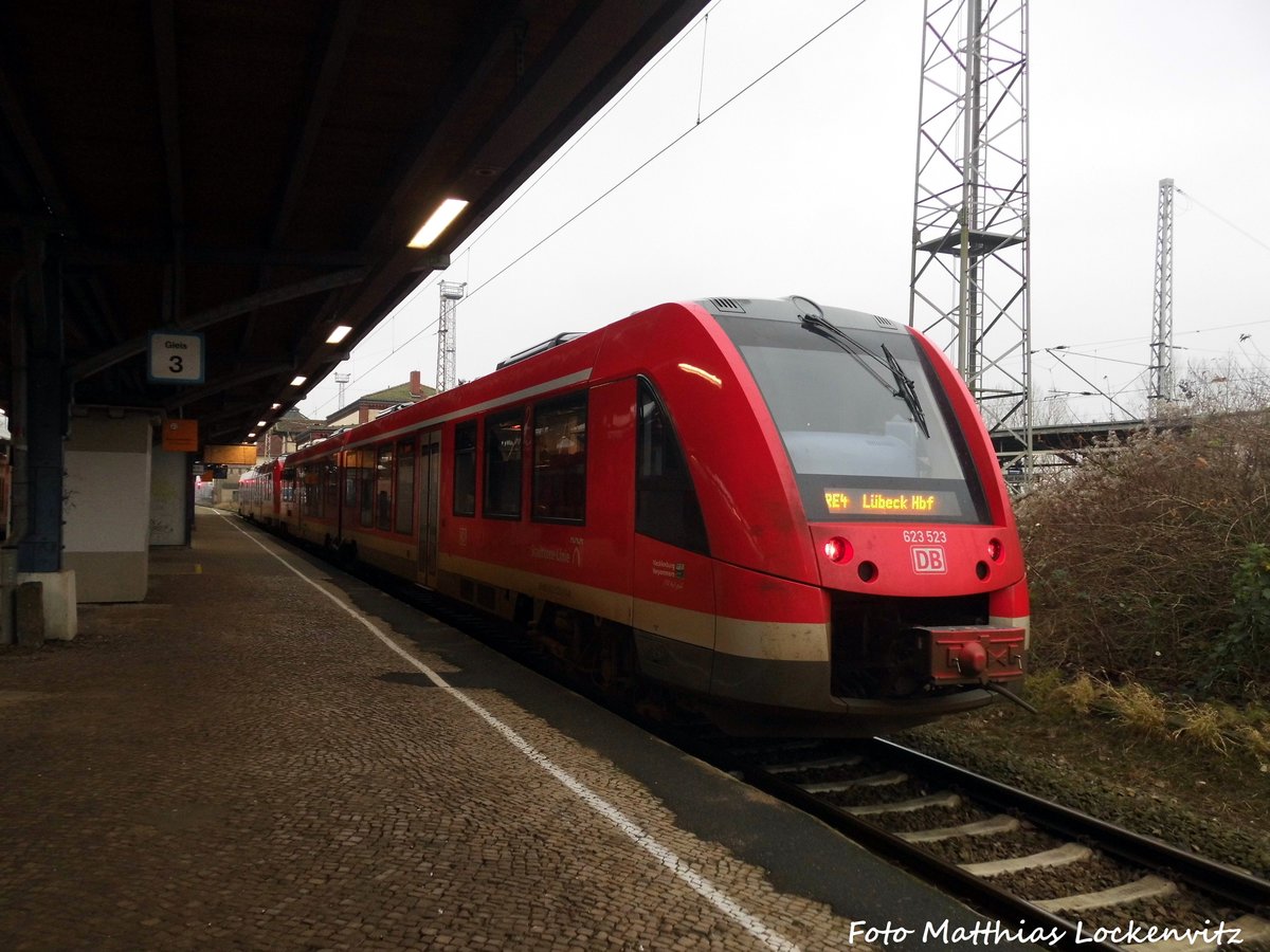 623 023/523 mit 623 XXX/XXX als RE4 mit ziel Lbeck Hbf im Bahnhof Bad Kleinen am 1.1.17