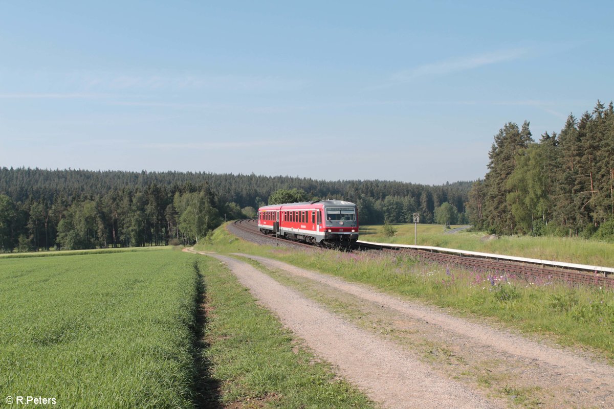 628 422 der Gäubodenbahn auf Überführungsfahrt von Mühldorf nach Chemnitz zur Werkstatt bei Neudes gen Hof. 26.05.18