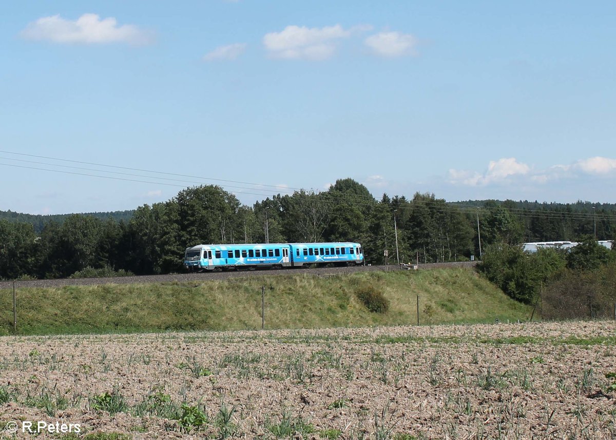 628 424 Bahnland Bayern durchfährt Pechbrunn auf dem Weg nach Hof. 28.08.17