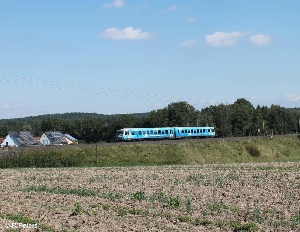 628 424 Bahnland Bayern durchfährt Pechbrunn auf dem Weg nach Hof. 28.08.17