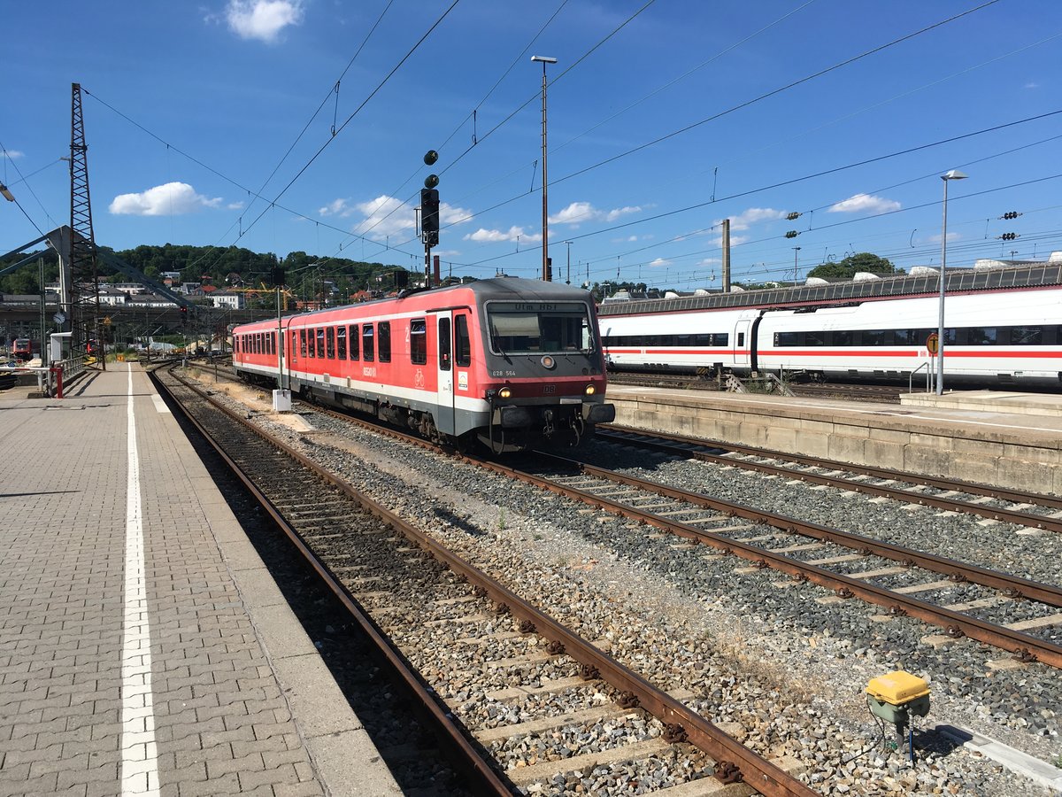 628 564 am 26.06.17 bei der Einfahrt in Ulm Hbf als Re 22531 (Ellwangen - Ulm Hbf)