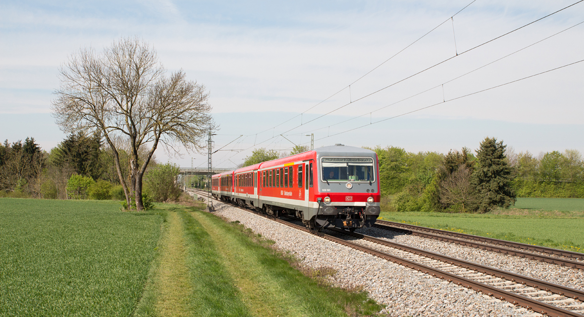 628 581-1 habe ich bisher nur ein Mal auf der Strecke München Hbf - Mühldorf angetroffen. Am 01.05.17 änderte sich dies und er wurde auf seiner Fahrt nach Mühldorf von mir zum zweiten Mal verewigt.