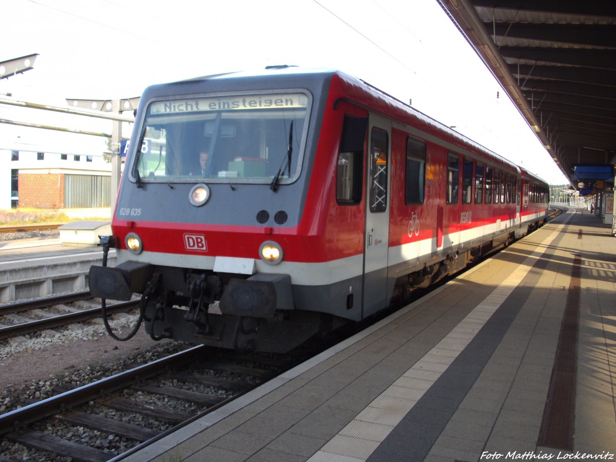 628 635 mit nicht einsteigen in der zielanzeige kurz vor der Ausfahrt ins BW Rostock im Bahnhof Rostock Hbf am 31.8.13