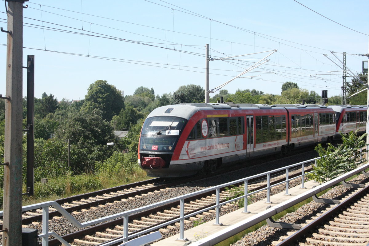 642 033/533 mit 642 034/534 als IRE mit ziel Wroclaw Glowny bei der vorbeifahrt am S-Bhf Berlin Plnterwald am 31.7.20