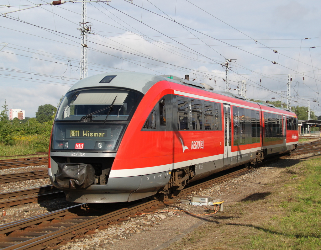 642 048 als RB11(RB 13114)von Rostock Hbf nach Wismar bei der Bereitstellung im Rostocker Hbf.07.08.2016