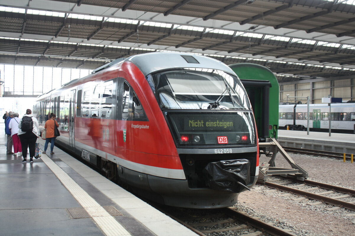 642 058/558 im Bahnhof Chemnitz Hbf am 4.6.22