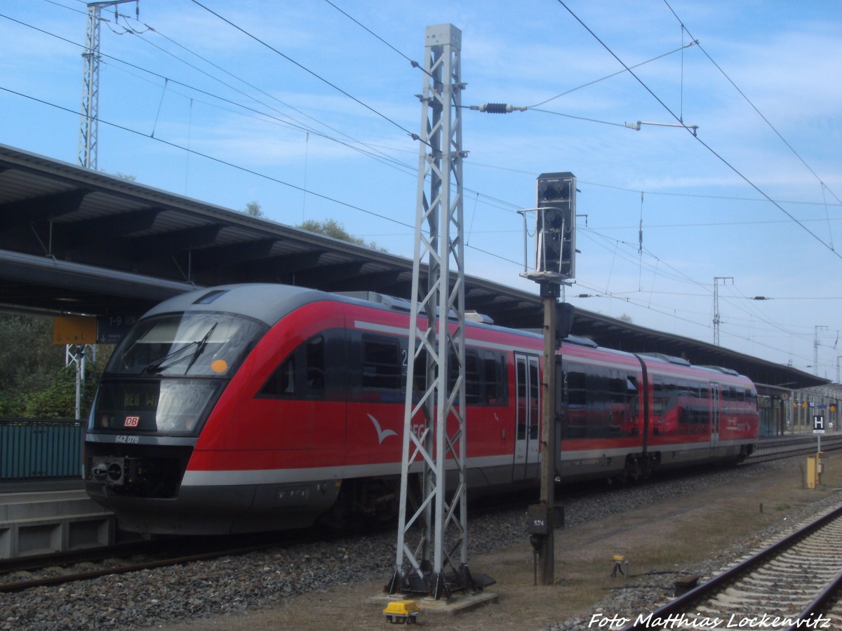 642 078 / 578 als RE8 mit ziel Wismar im Bahnhof Rostock Hbf am 15.9.14