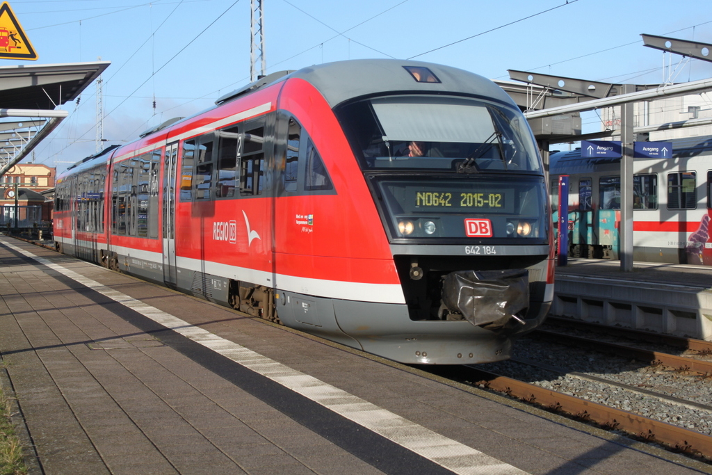 642 184 als RB12 von Rostock Hbf nach Graal-Mritz bei der Ausfahrt im Rostocker Hbf.12.12.2015