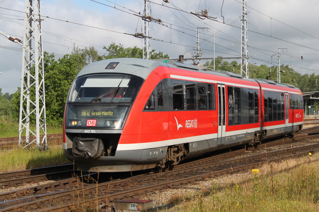 642 184 als RB12(Rostock-Graal Mritz)bei der Ausfahrt im Rostocker Hbf.10.06.2017