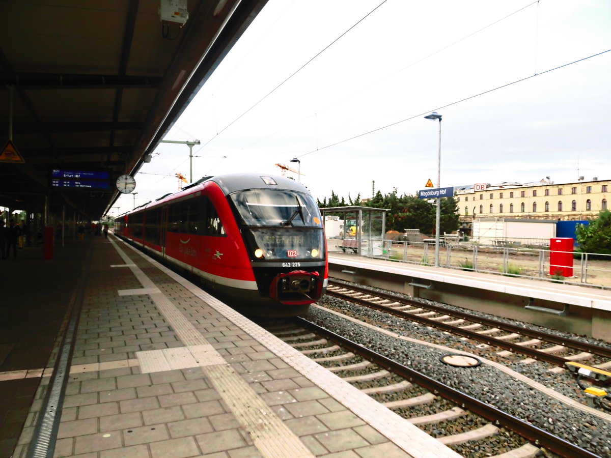 642 190 / 690 und 642 225 / 725 mit ziel Erfurt Hbf bei der bereitstellung im Magdeburger Hbf´s am 9.9.18