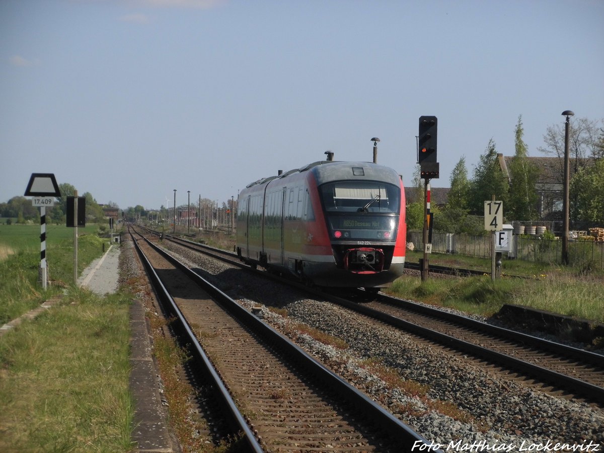 642 224 / 724 verlsst den Bahnhof Bernburg-Friedenshall am 5.5.16