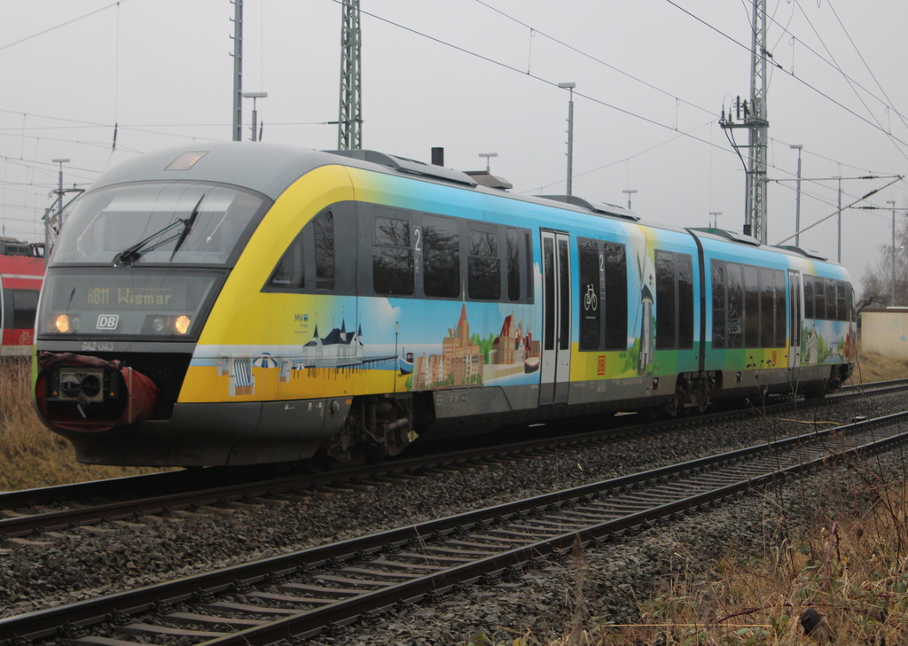 642 543 als RB 11(Tessin-Wismar)bei der Einfahrt im Rostocker Hbf.07.01.2023