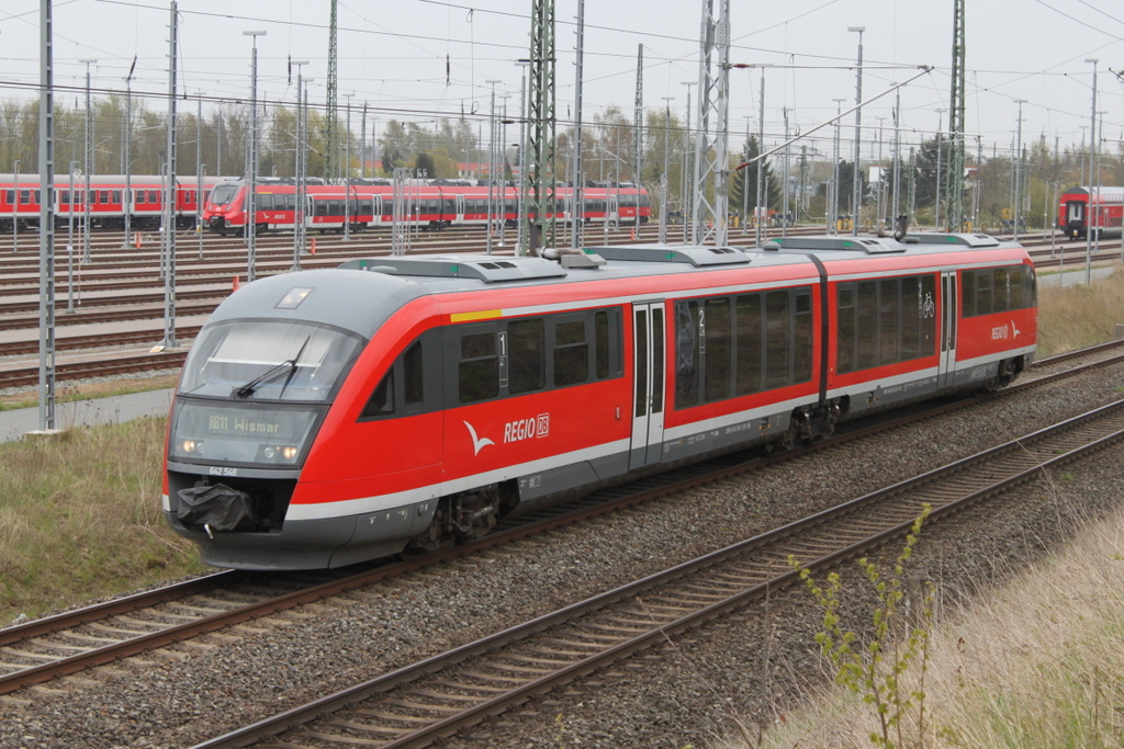 642 548-1(Bh Rostock Hbf)als RB 11 von Tessin nach Wismar bei der Einfahrt im Rostocker Hbf.21.04.2017