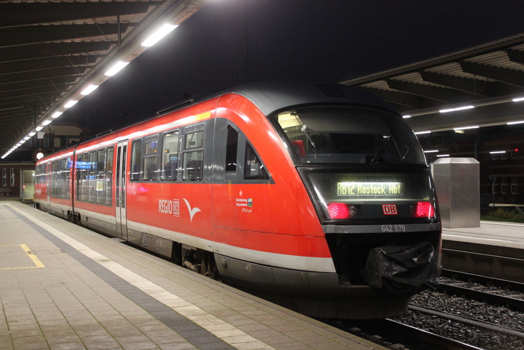 642 579 stand als RB 12 im Rostocker Hbf.27.12.2019