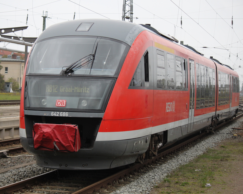 642 686-9 als RB12 von Rostock Hbf nach Graal-Mritz bei der Bereitstellung im Rostocker Hbf.17.10.2014